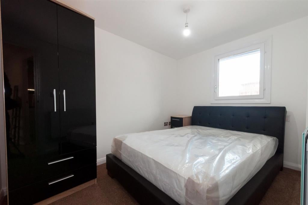 Flat North Grove Crescent in Leeds