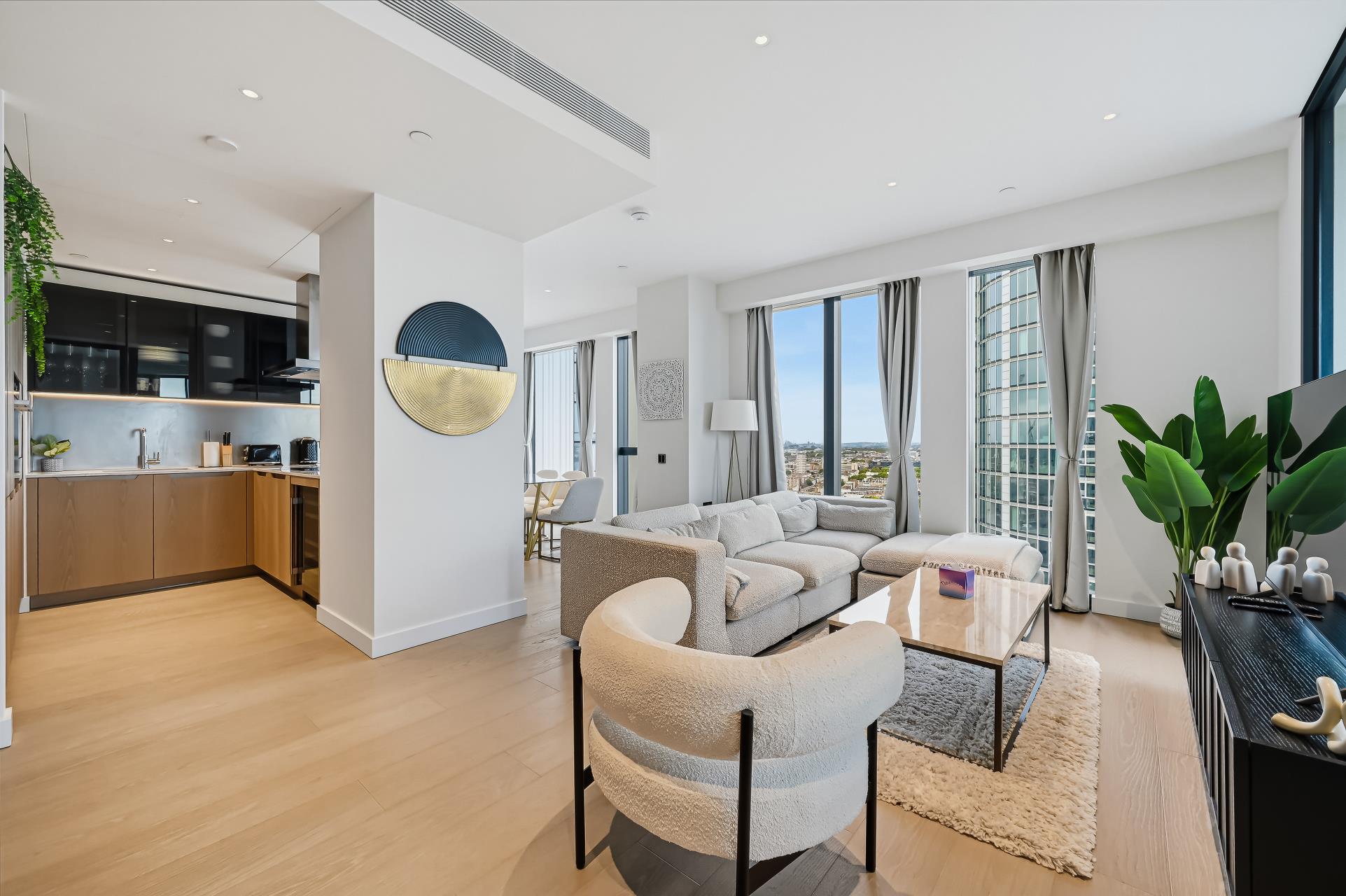 Flat Nine Elms Lane in Greater London
