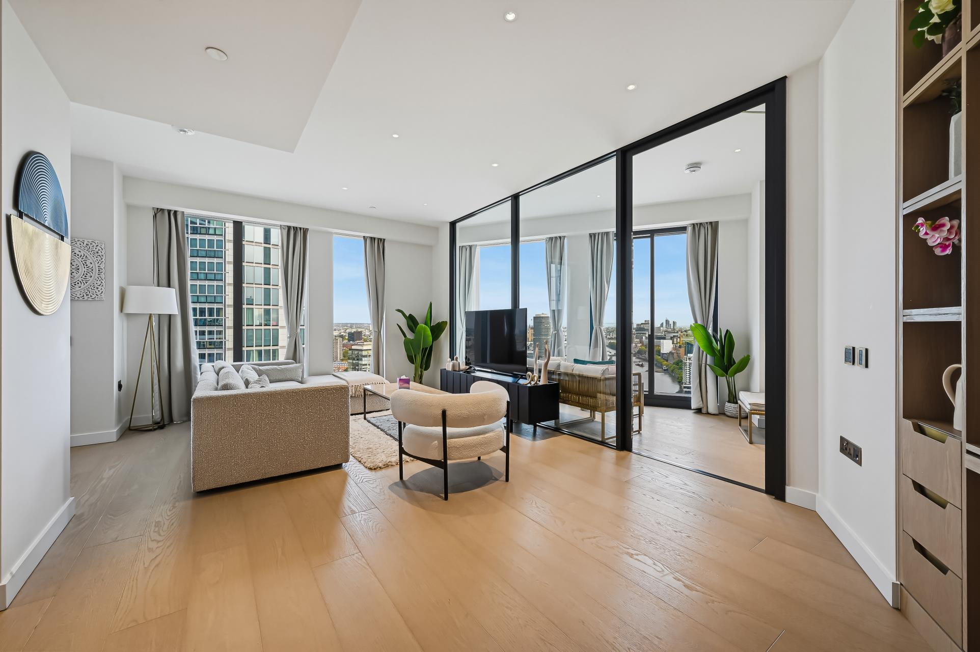 Flat Nine Elms Lane in Greater London