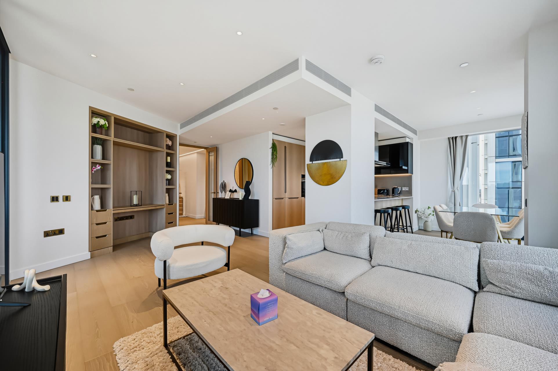 Flat Nine Elms Lane in Greater London