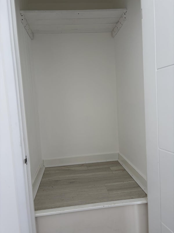 Room Orchard Avenue in Bristol