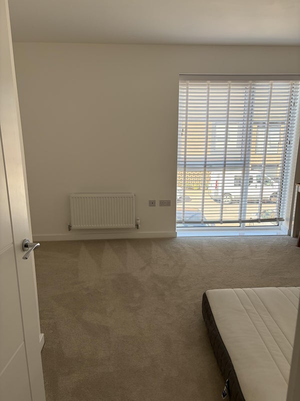 Room Orchard Avenue in Bristol