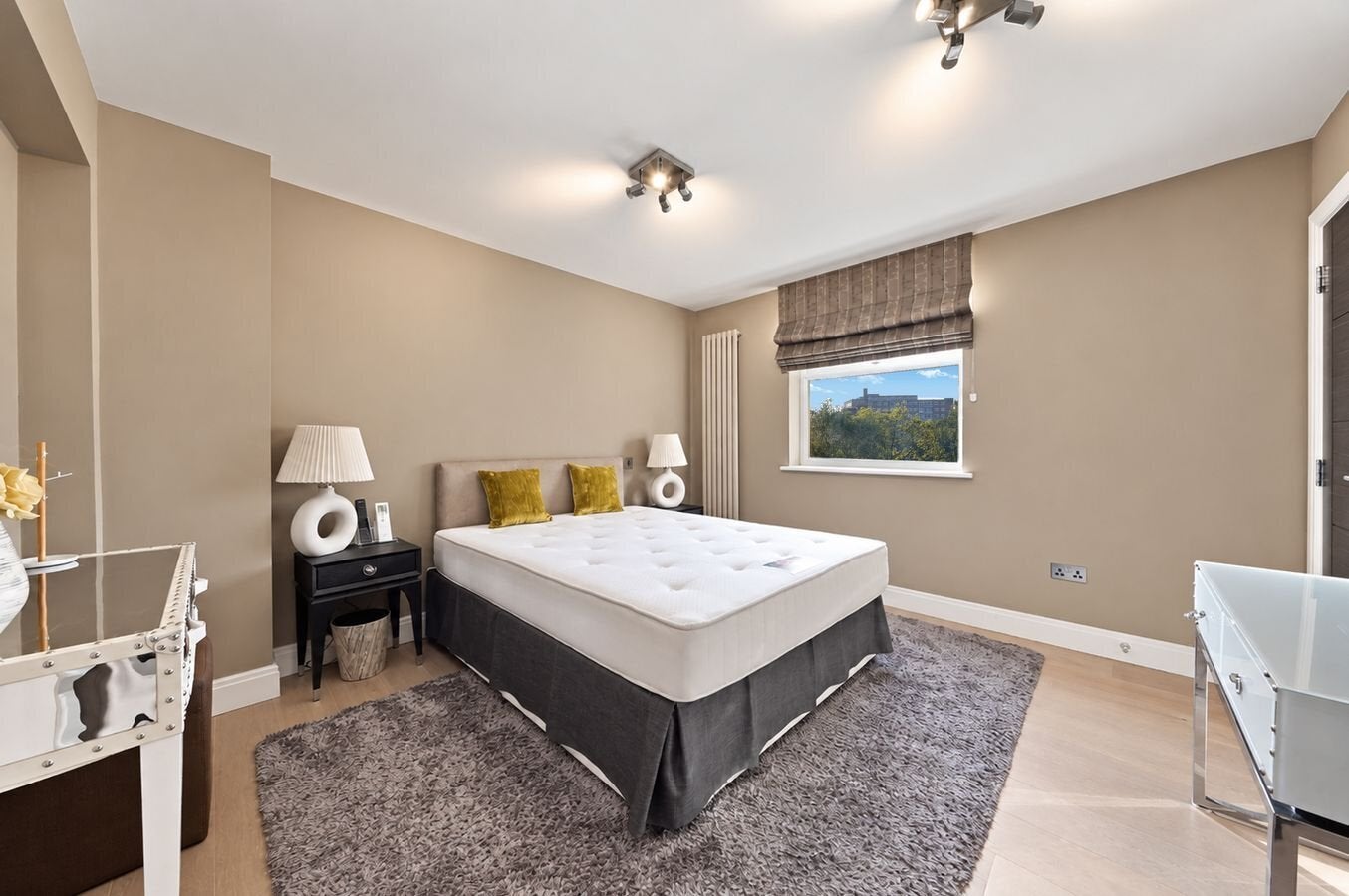 Flat Boydell Court in Greater London