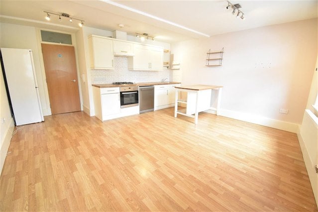 Flat Brighton Road in Greater London