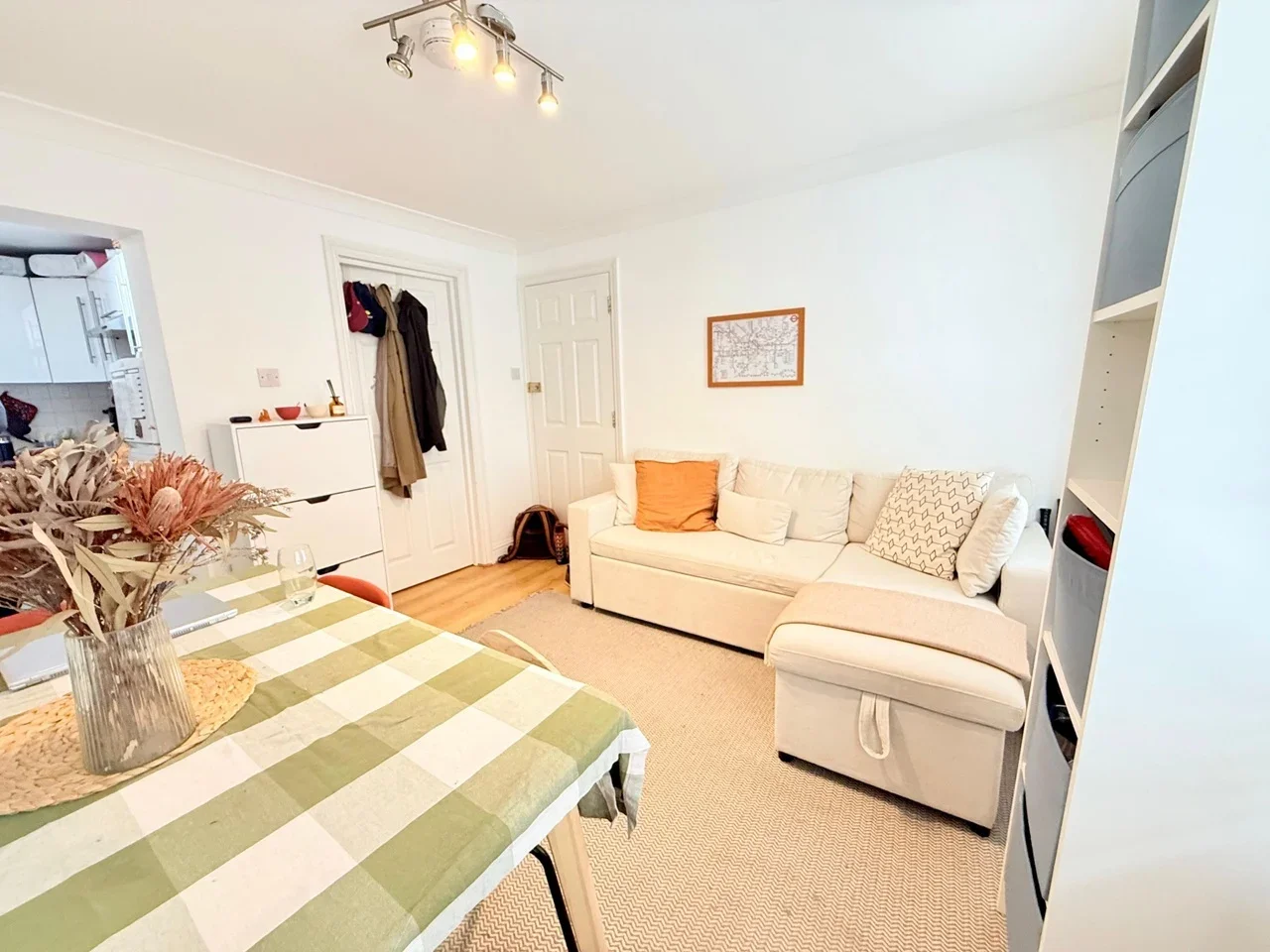 Flat Rawstorne Street in Greater London