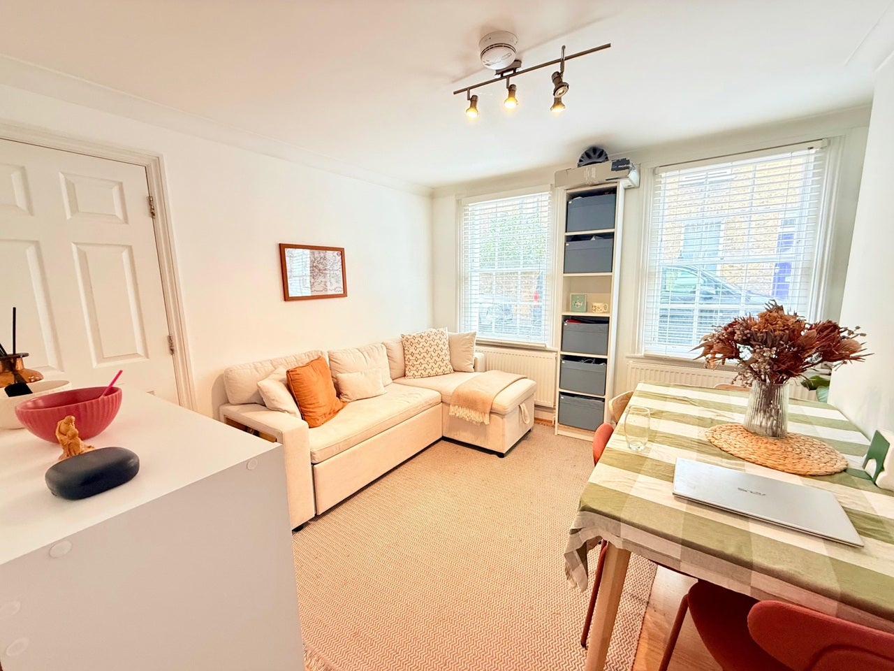 Flat Rawstorne Street in Greater London