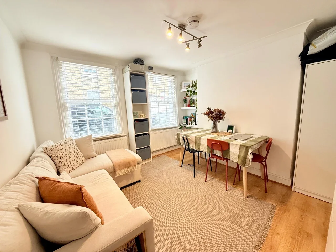 Flat Rawstorne Street in Greater London