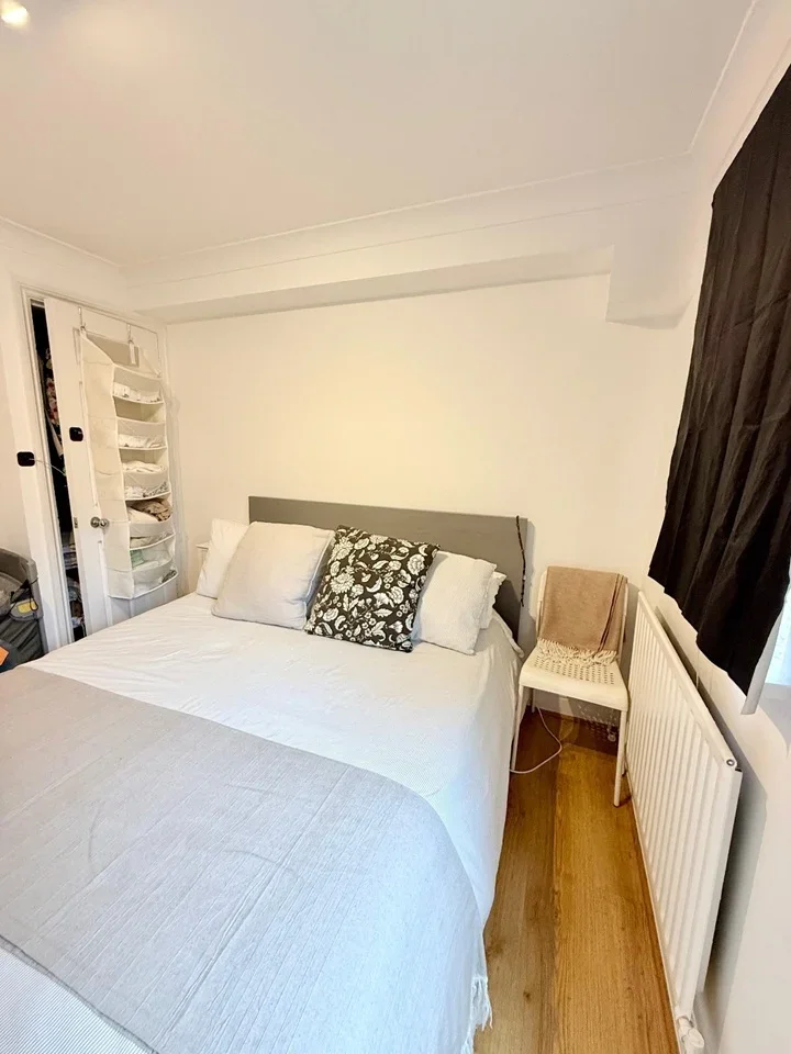 Flat Rawstorne Street in Greater London