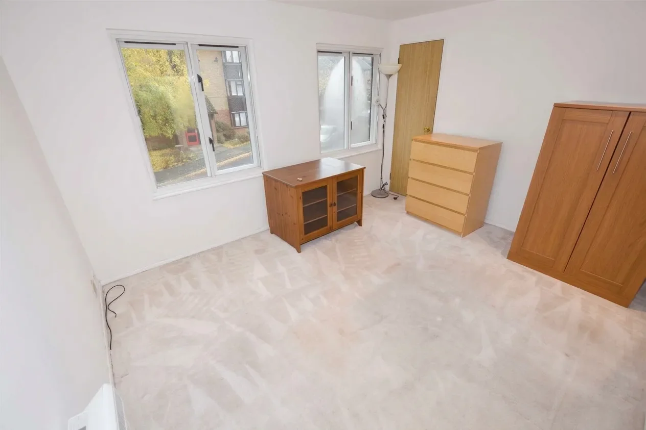 Flat Pasteur Close in Greater London