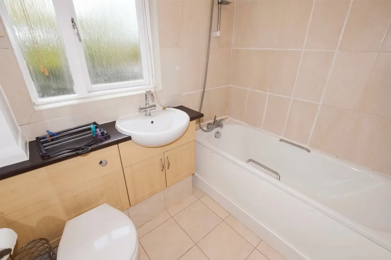 Flat Pasteur Close in Greater London