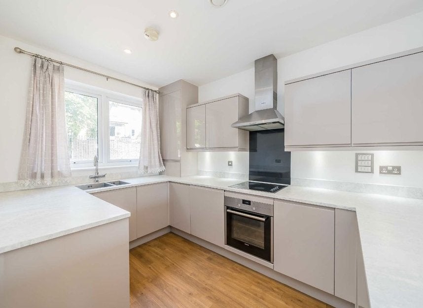 House Reynard Way in Greater London