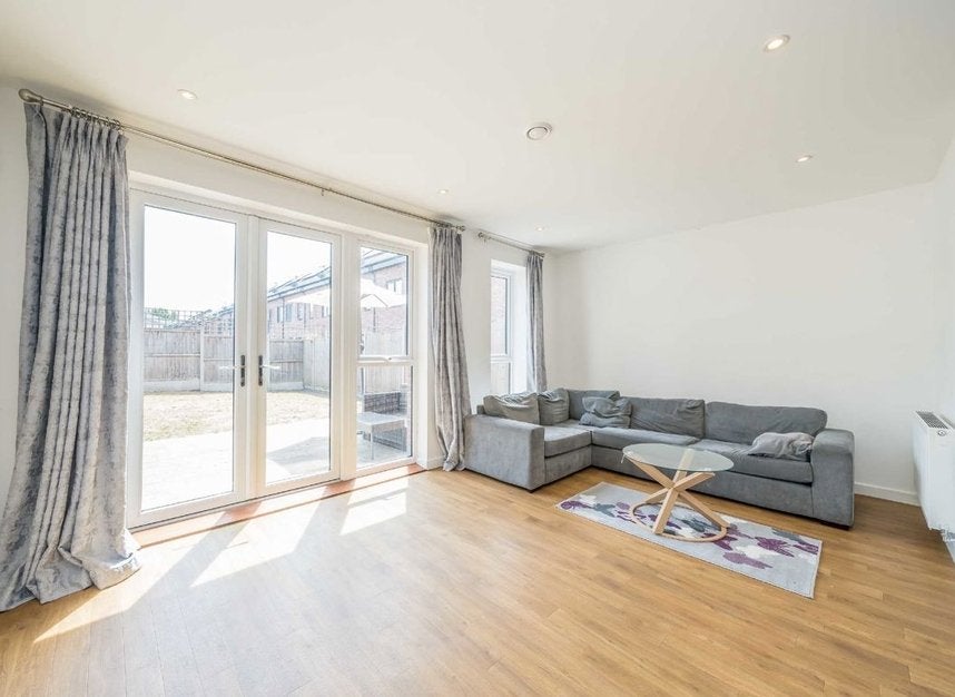 House Reynard Way in Greater London