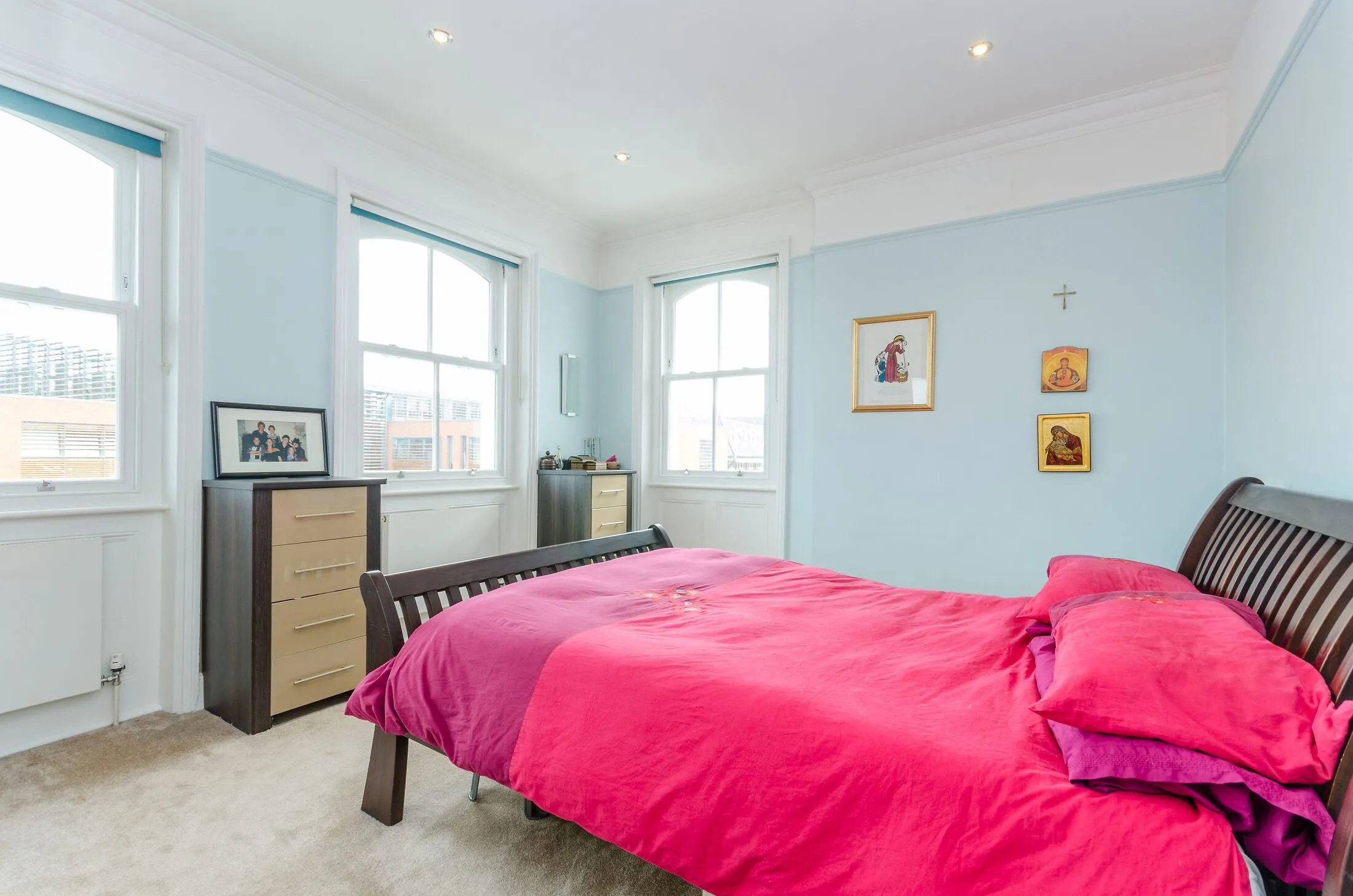 Flat College Crescent in Greater London