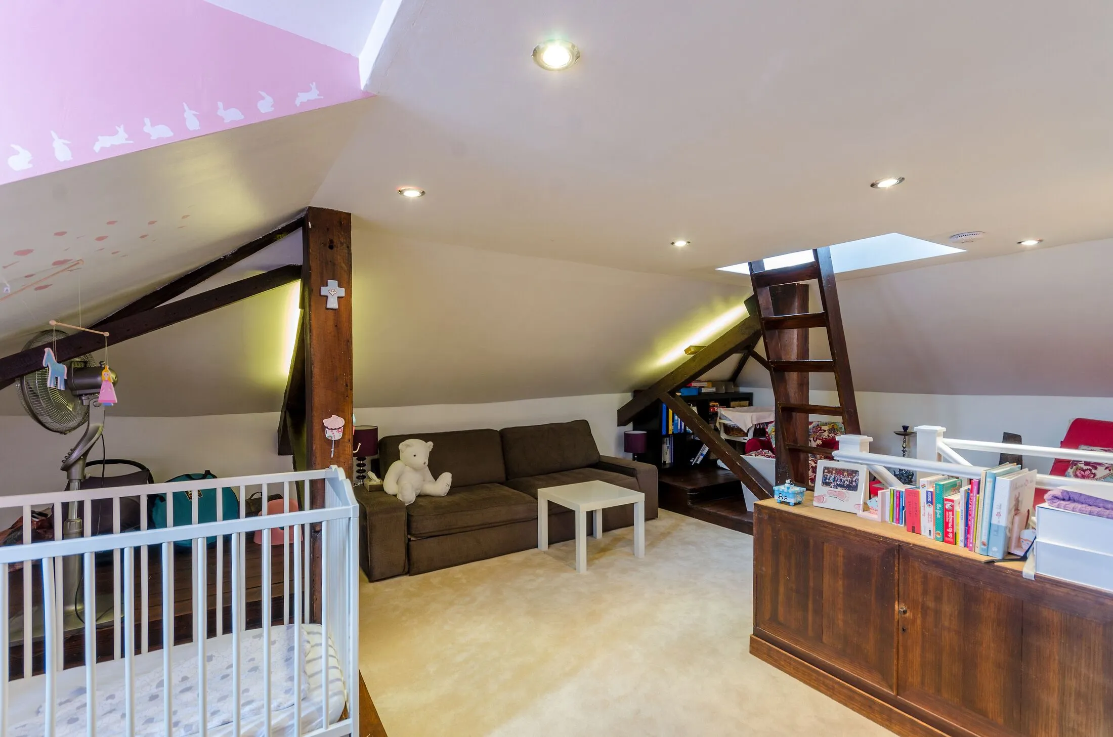 Flat College Crescent in Greater London