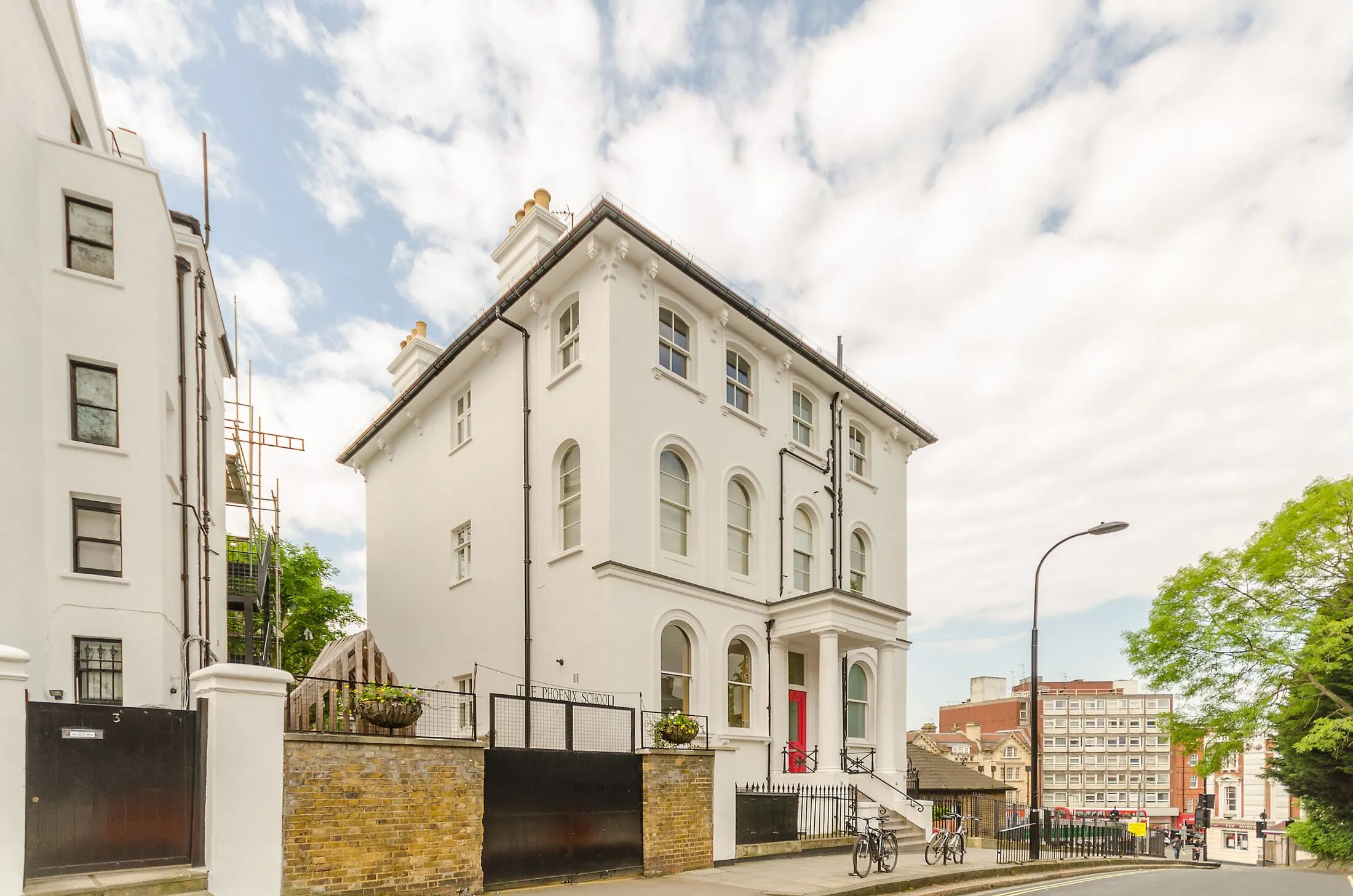 Flat College Crescent in Greater London