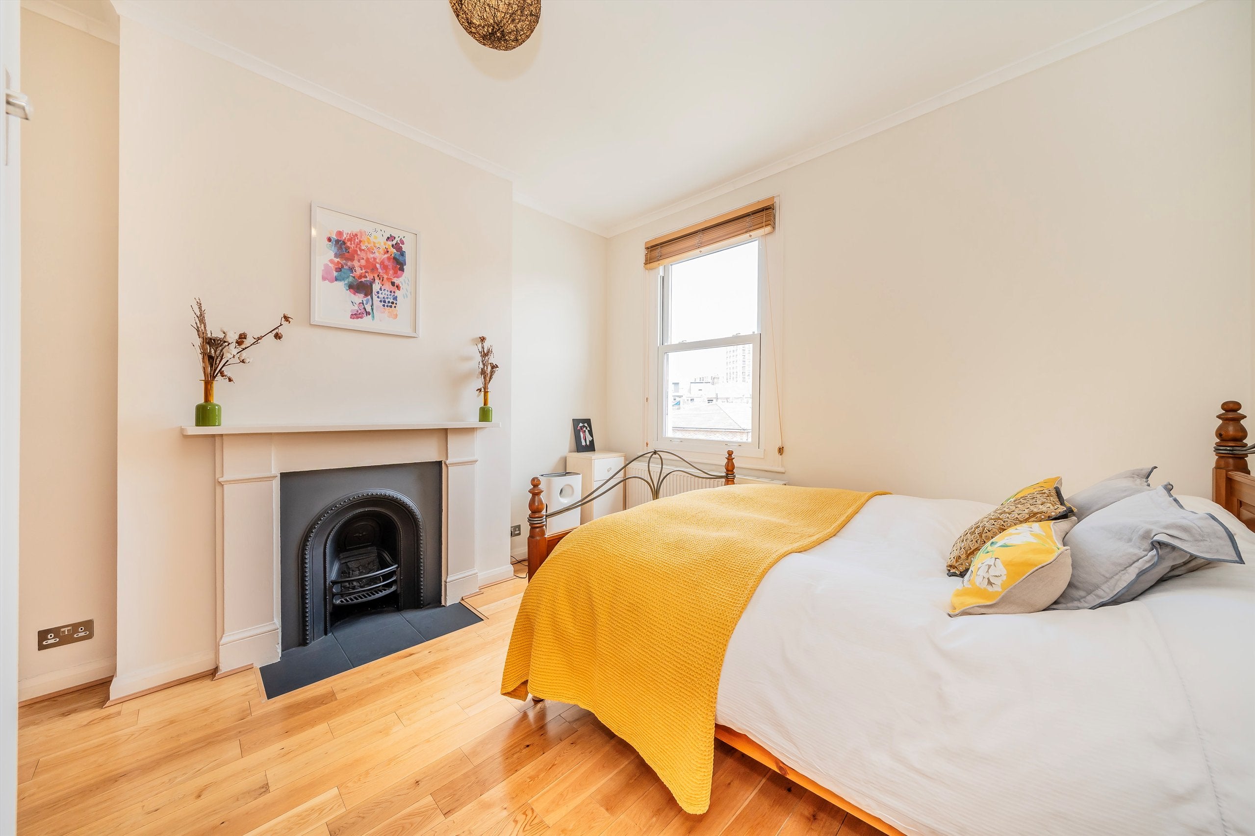 Flat Fernhead Road in City of Westminster