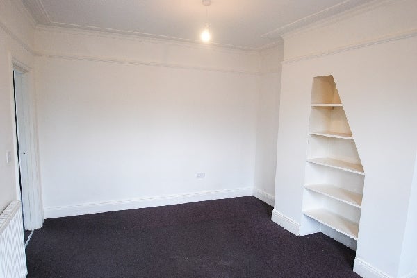 Flat Geary Road in Greater London