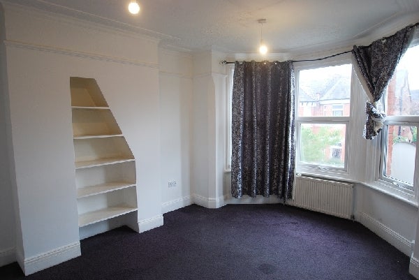 Flat Geary Road in Greater London