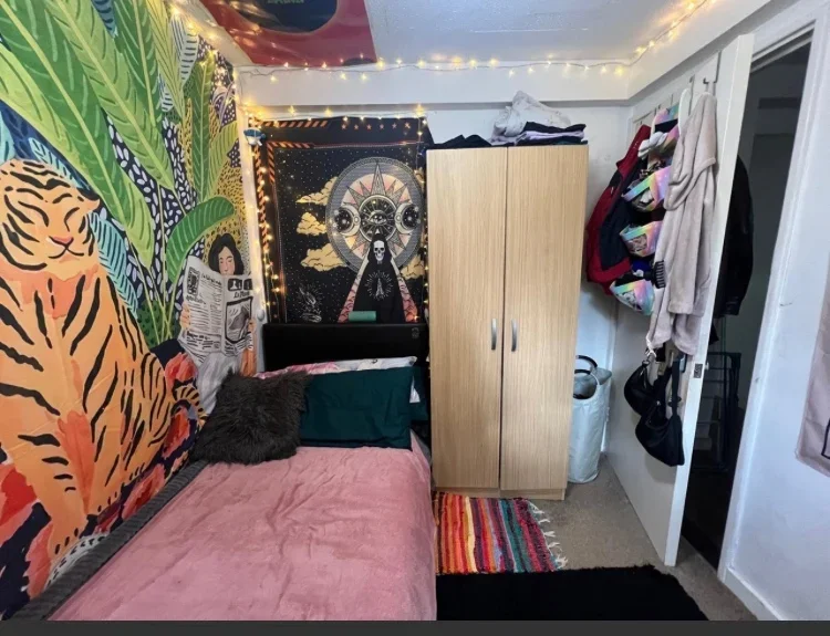 Room Hilldrop Road in Greater London