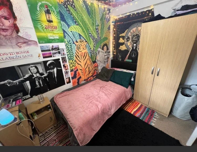 Room Hilldrop Road in Greater London