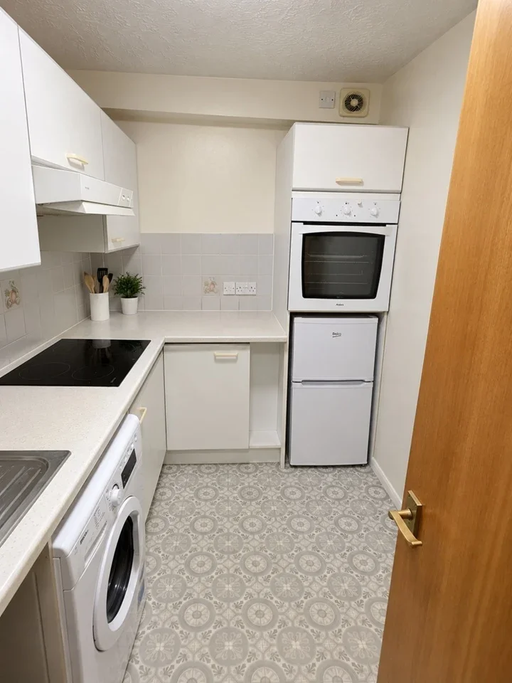 Flat Kingston Gardens in Greater London