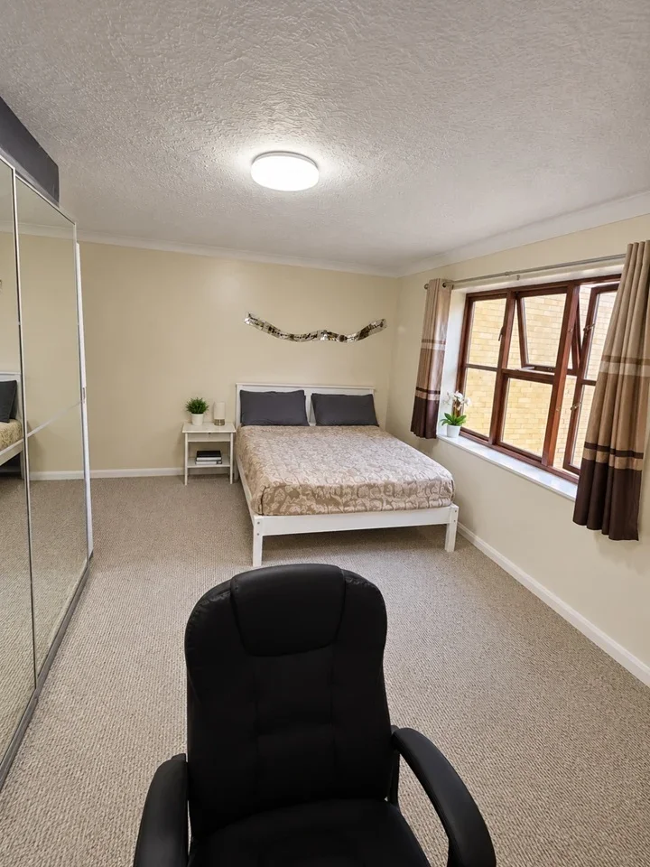 Flat Kingston Gardens in Greater London