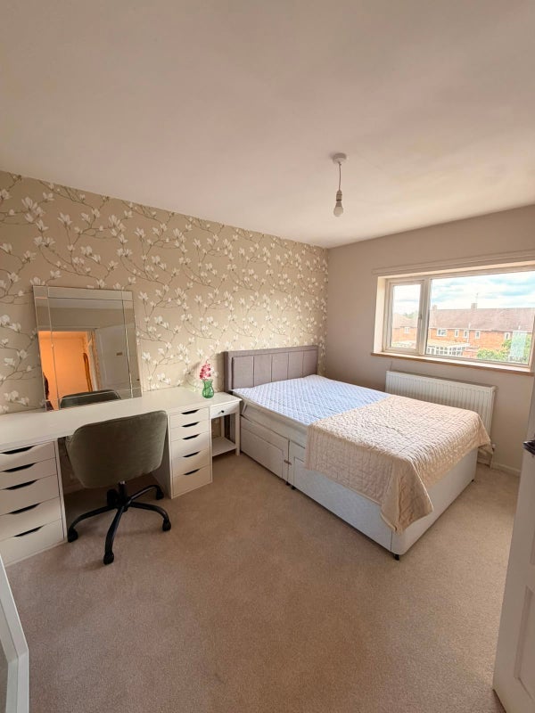 Room Sharpley Road in Charnwood