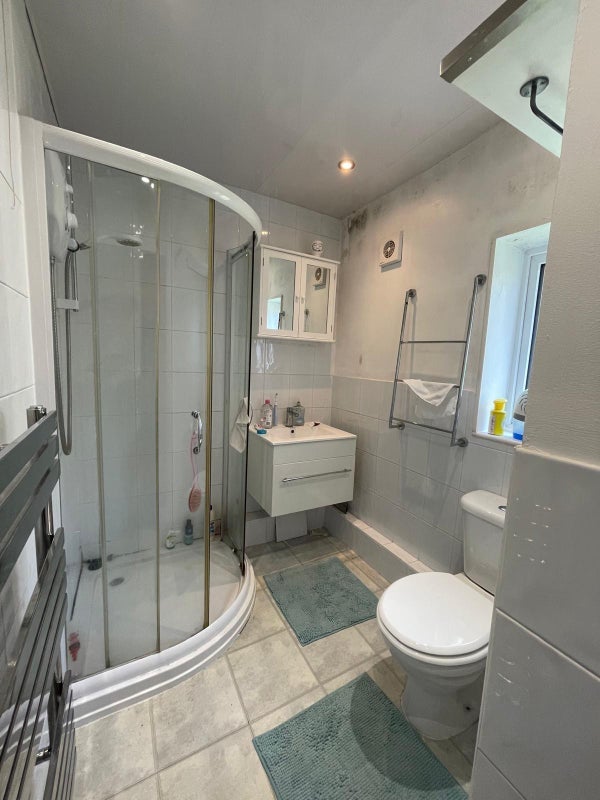 Room Sharpley Road in Charnwood
