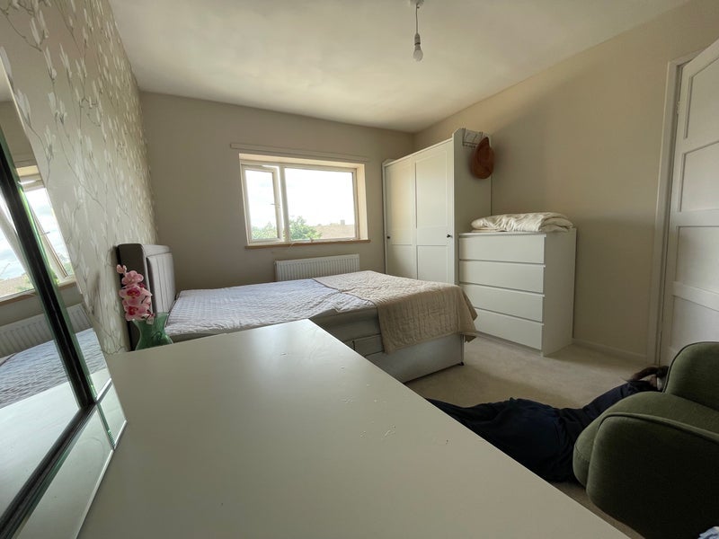 Room Sharpley Road in Charnwood