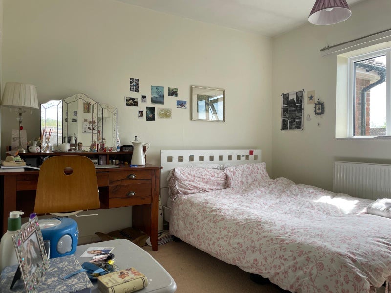 Room Sharpley Road in Charnwood