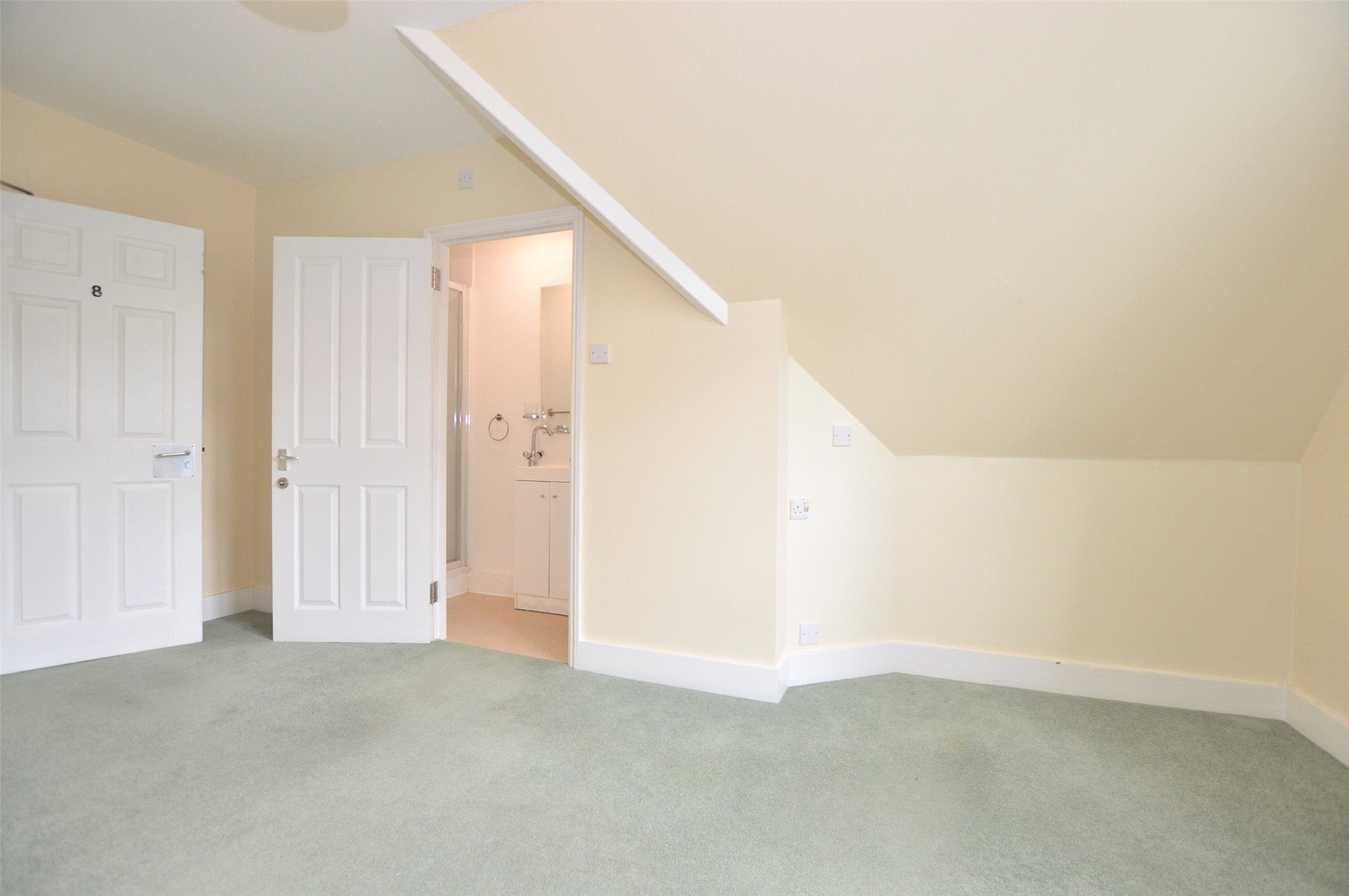 Flat Somers Road in Reigate and Banstead