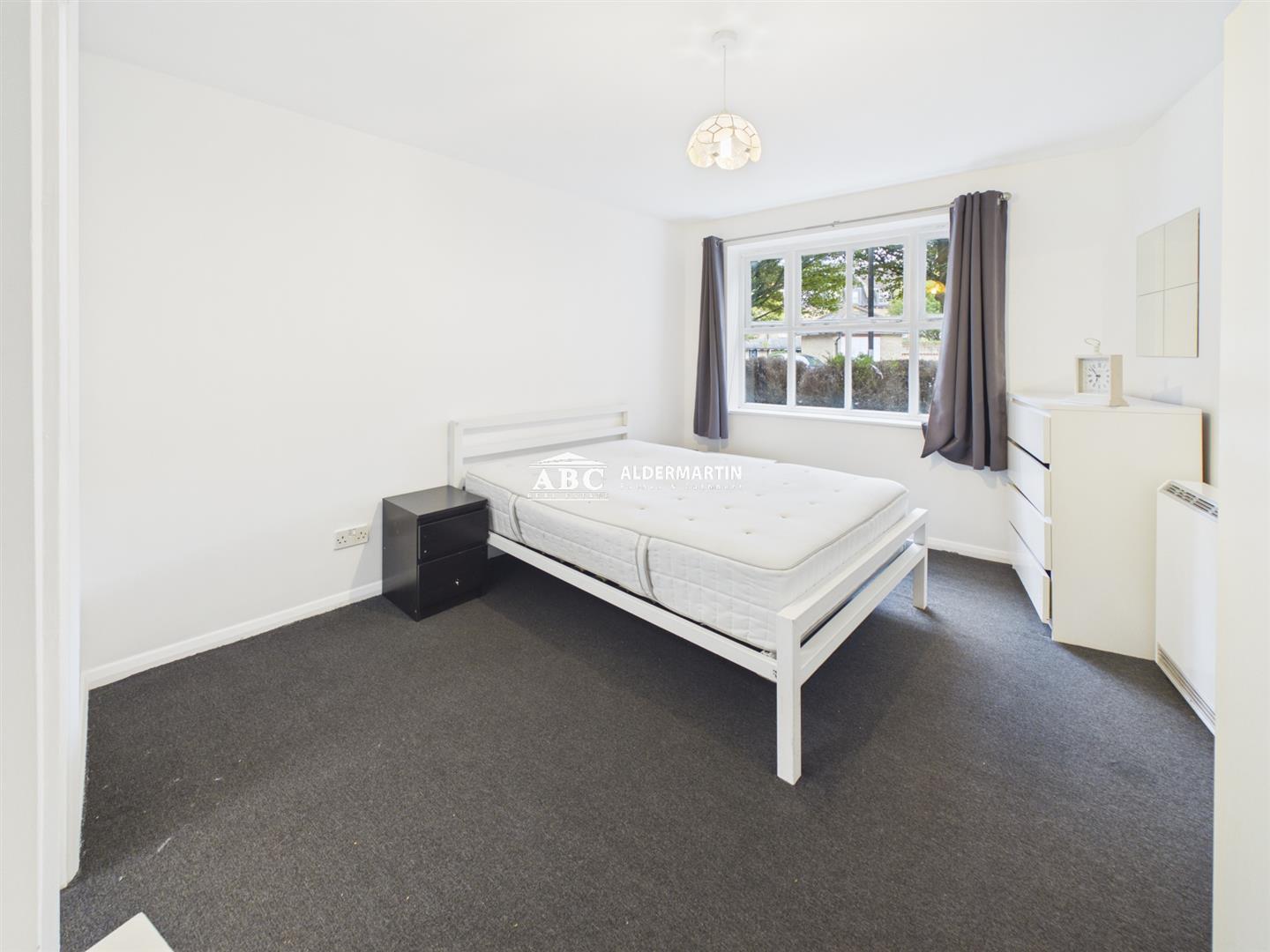 Flat Chamberlayne Avenue in Greater London