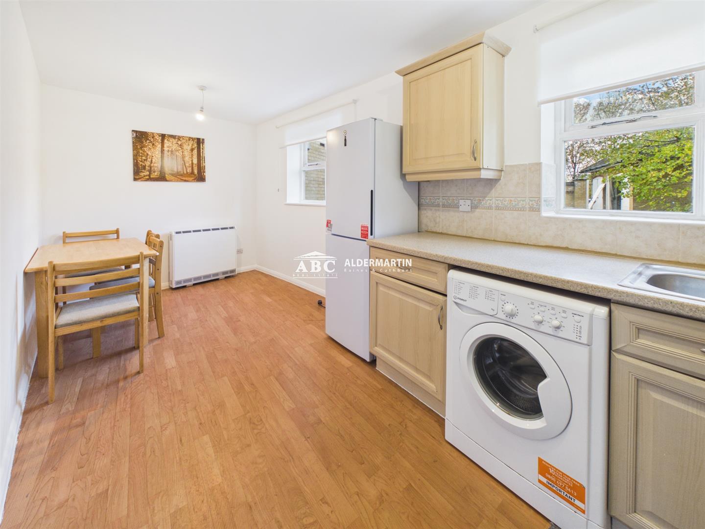 Flat Chamberlayne Avenue in Greater London