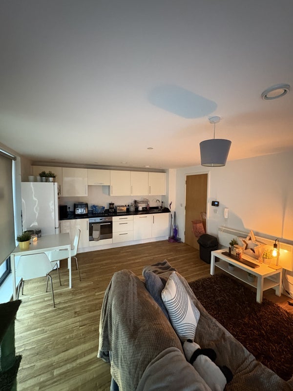 Room Bouverie Court in Leeds
