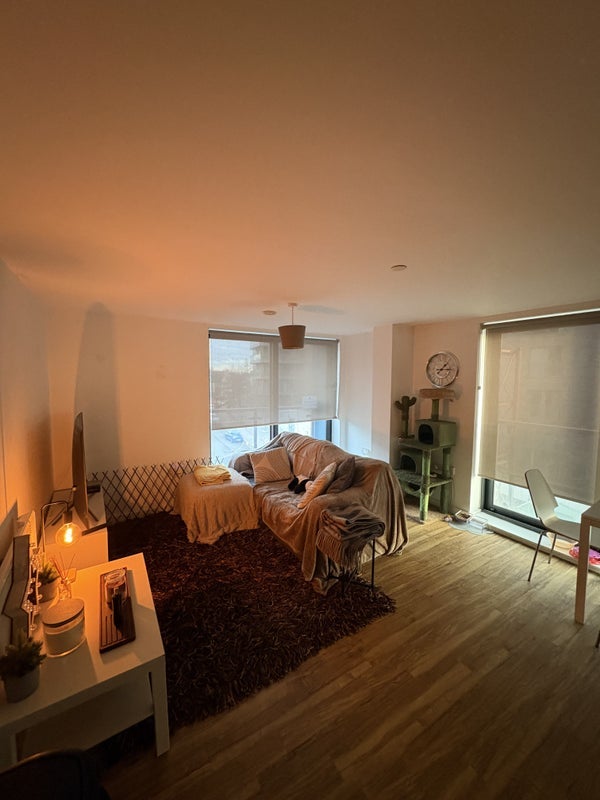 Room Bouverie Court in Leeds