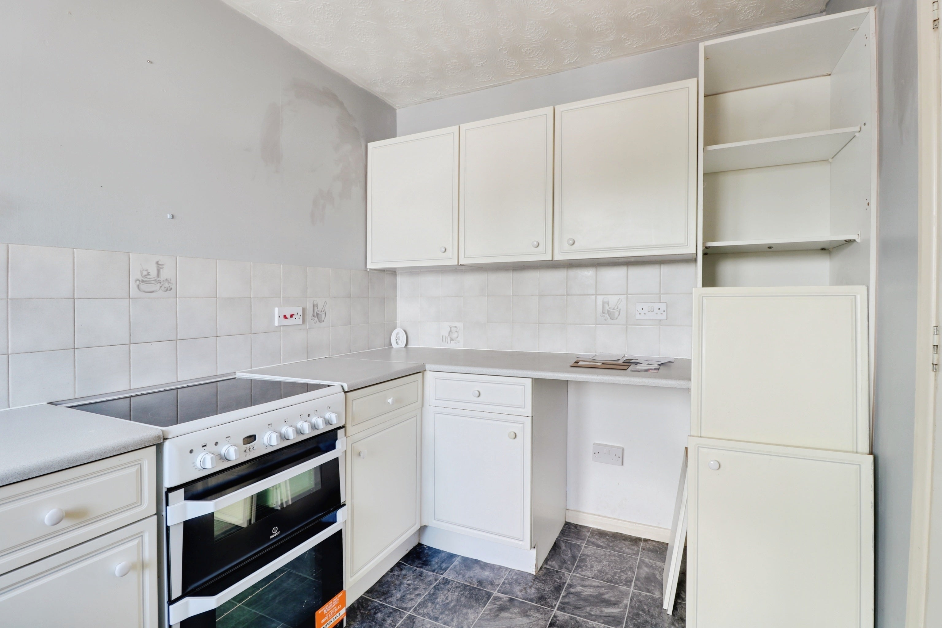 Flat Burnt Mills Road in Basildon