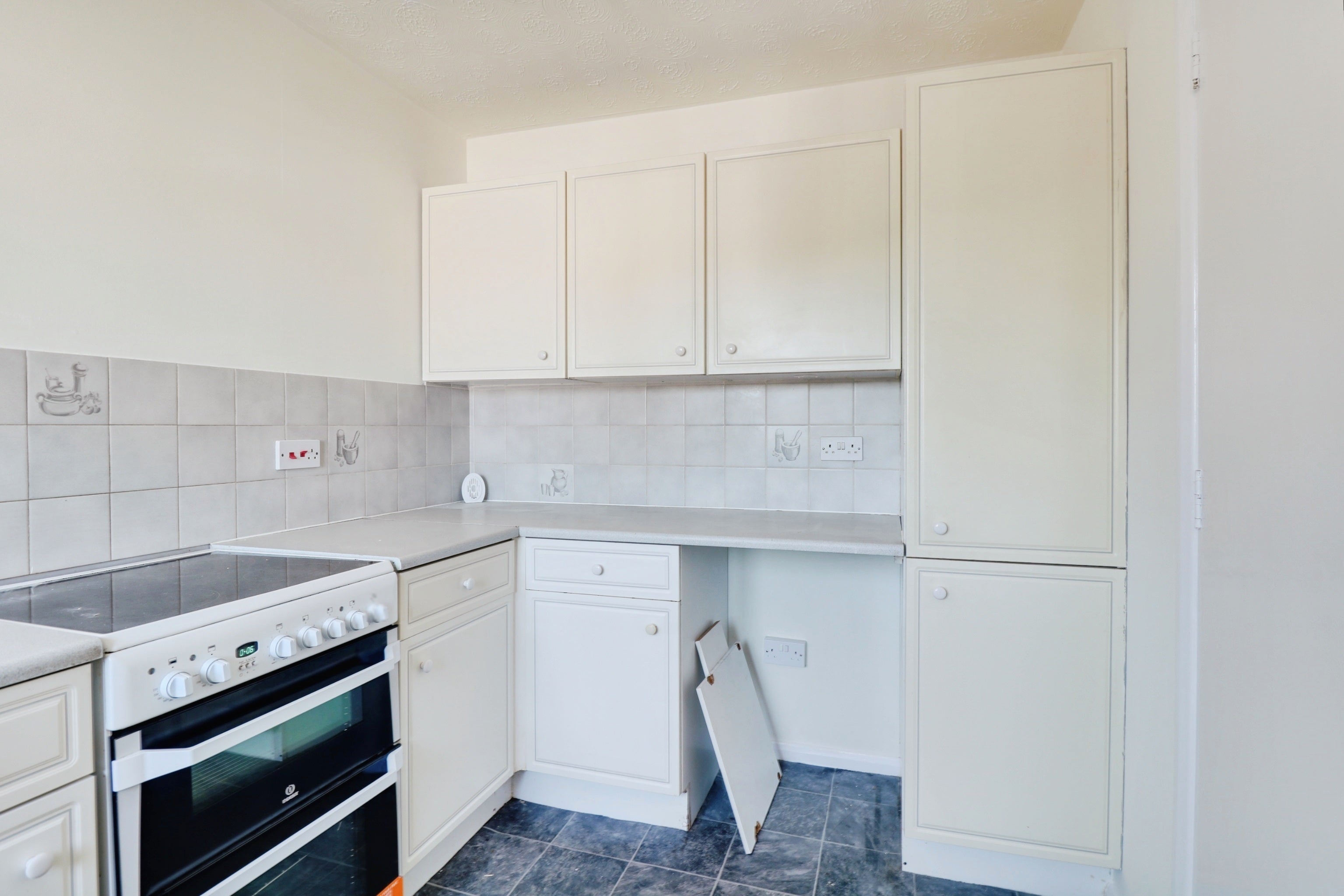 Flat Waterville Drive in Basildon