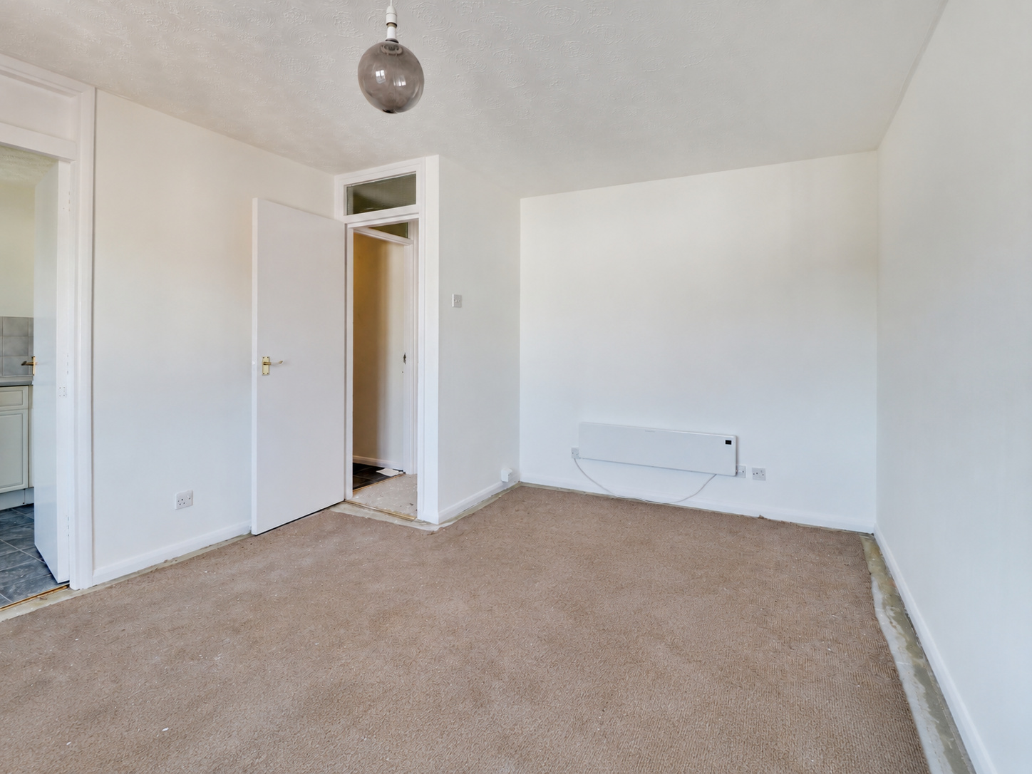 Flat Waterville Drive in Basildon