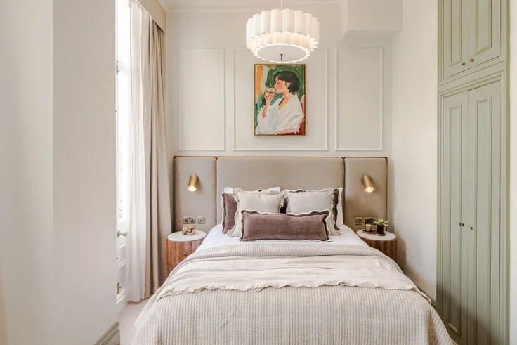 Flat Longridge Road in Greater London