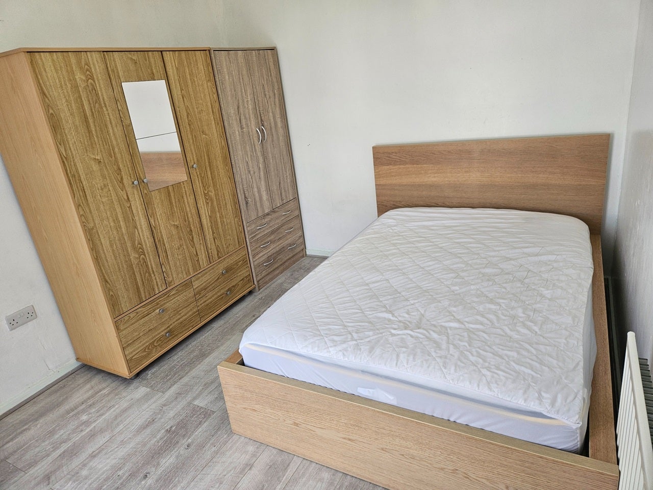 Room Hopton Road in Stevenage