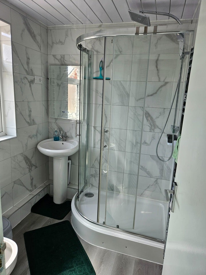 Room Hopton Road in Stevenage