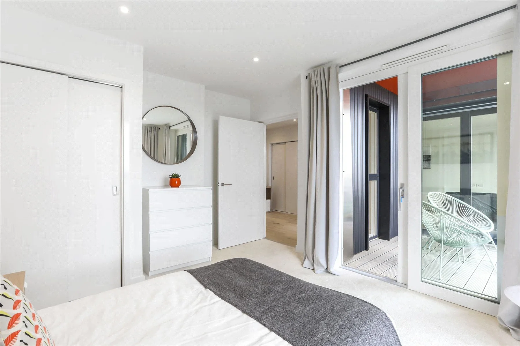 Flat Blyth Road in Greater London