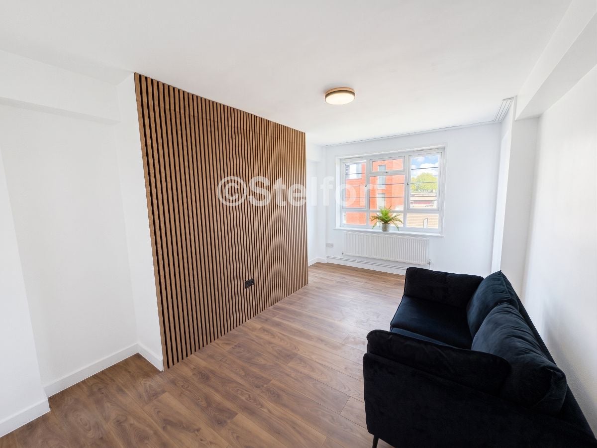 Flat Murray Grove in Greater London