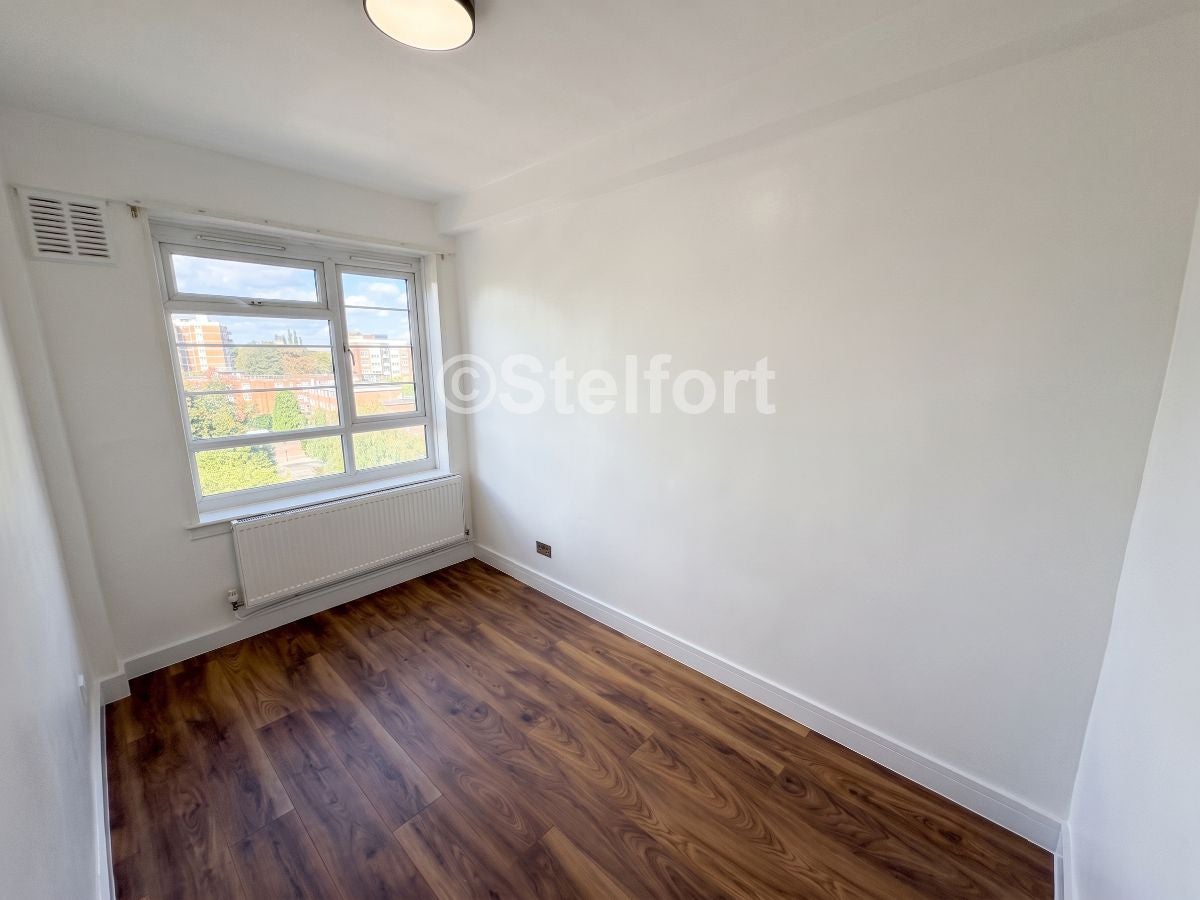 Flat Murray Grove in Greater London