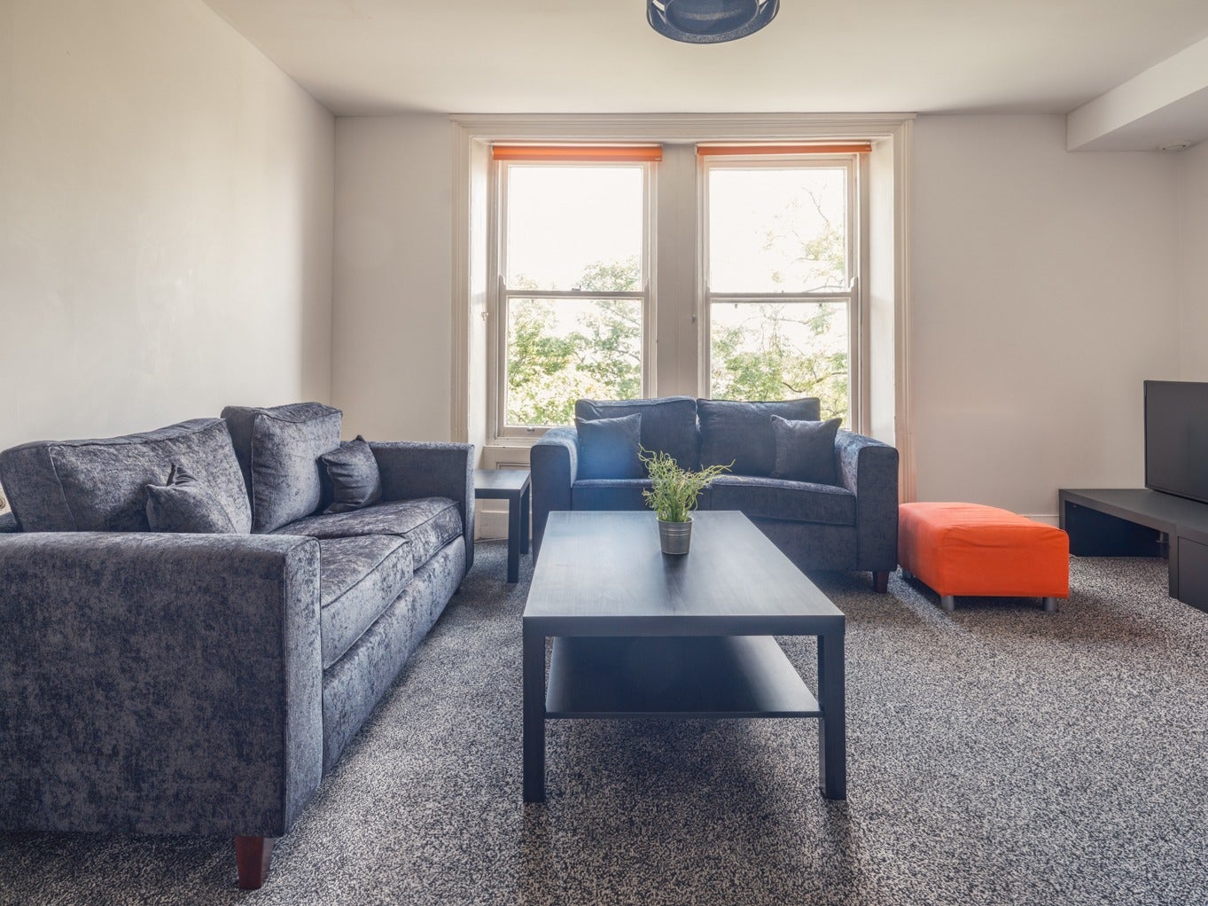 Flat Jesmond Road in Newcastle upon Tyne