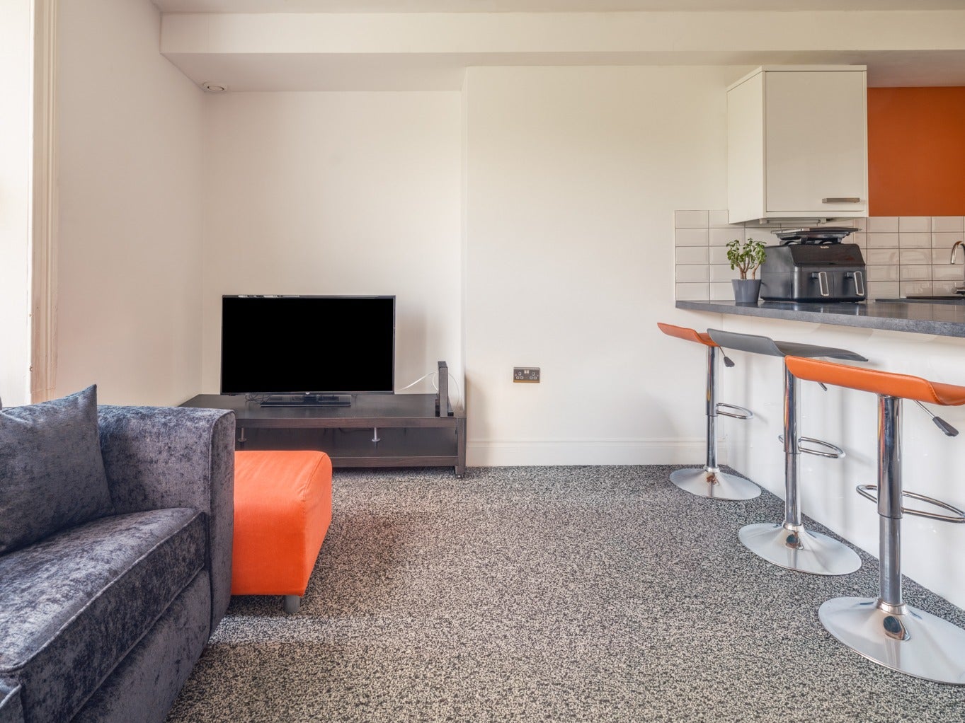 Flat Jesmond Road in Newcastle upon Tyne