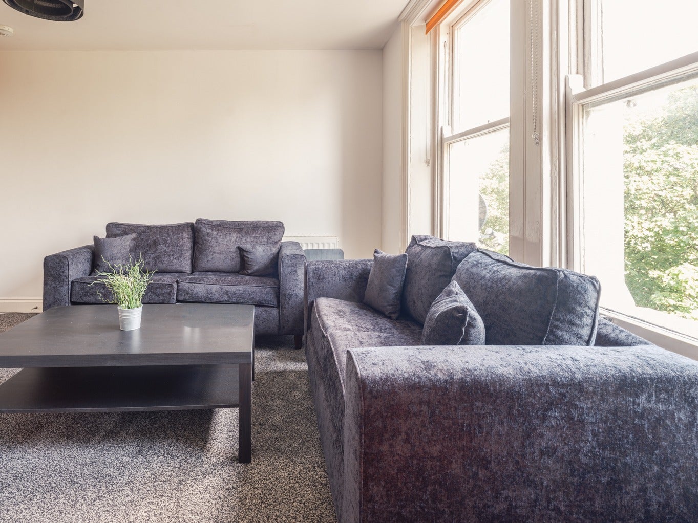 Flat Jesmond Road in Newcastle upon Tyne