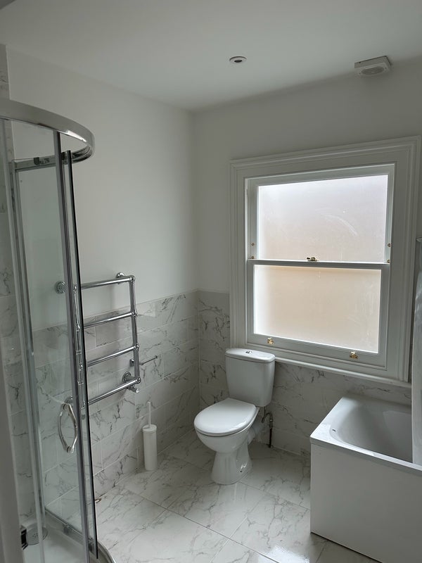 Room De Morgan Road in Greater London