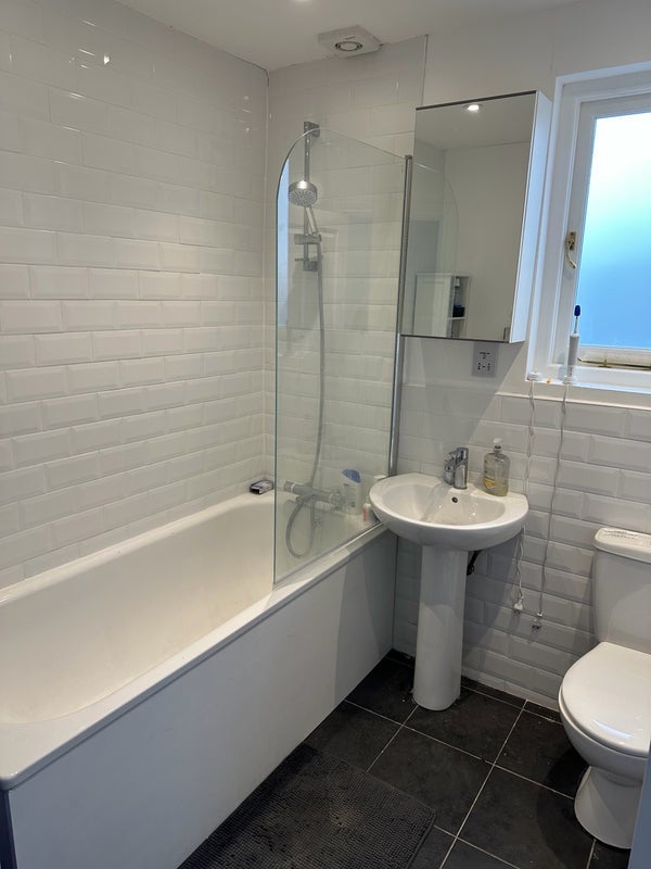 Room De Morgan Road in Greater London