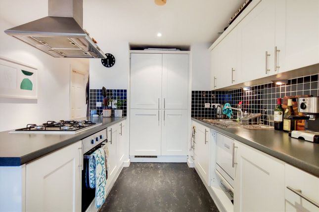 Flat Burford Road in Greater London